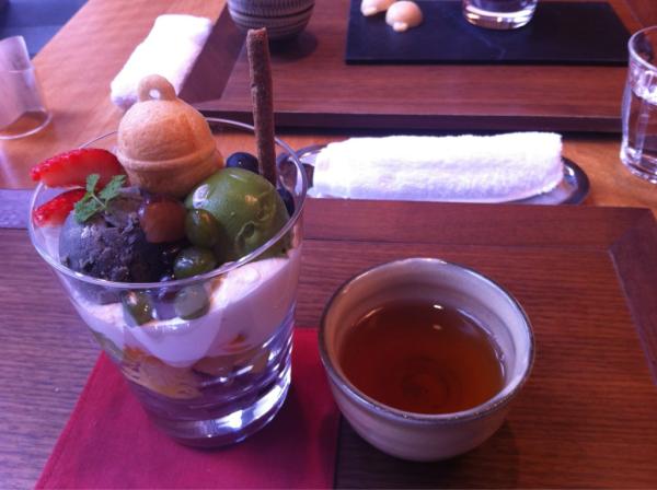 manmaakemi's tweet photo. 中洲川端の鈴かけ本店のパフェです http://t.co/SbMpfbx2