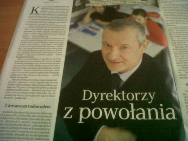 matiaszuk's tweet image. Czytam sobie URze poniedziałkowe, i nagle uśmiecha się do mnie mój dyrektor, i mi jakoś milej na duszy:) #3LO