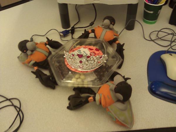 AgeMods's tweet photo. Looks like someone decided to decorate my desk this morning... ^BT http://t.co/4CG3DCtY