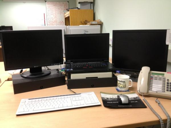 circustony's tweet photo. Ultimate work station! http://t.co/jfEe9Ulh