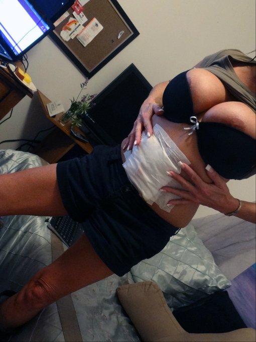 had to have my lkittle ouchie REWORKED BY THEDOC but got valium this time, hurrah! Poor me, I need chicken