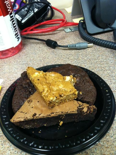 mscdex's tweet photo. Afternoon snack delivered to my desk http://t.co/og6SqJ5f