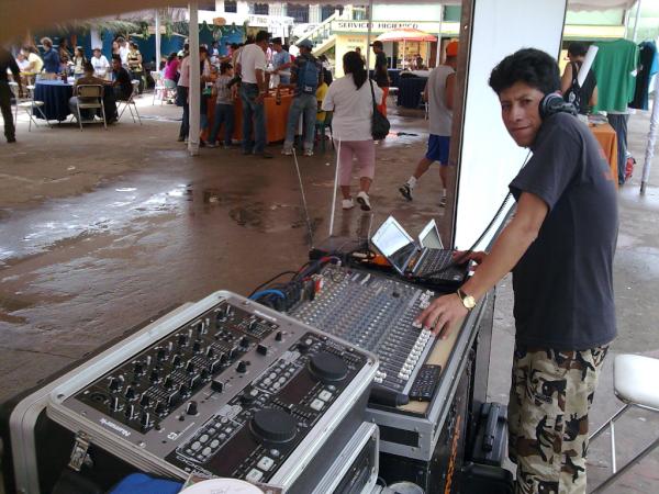 QWEVENTOS's tweet photo. en el tena con lo mejo de sonido http://t.co/UUICwLzD