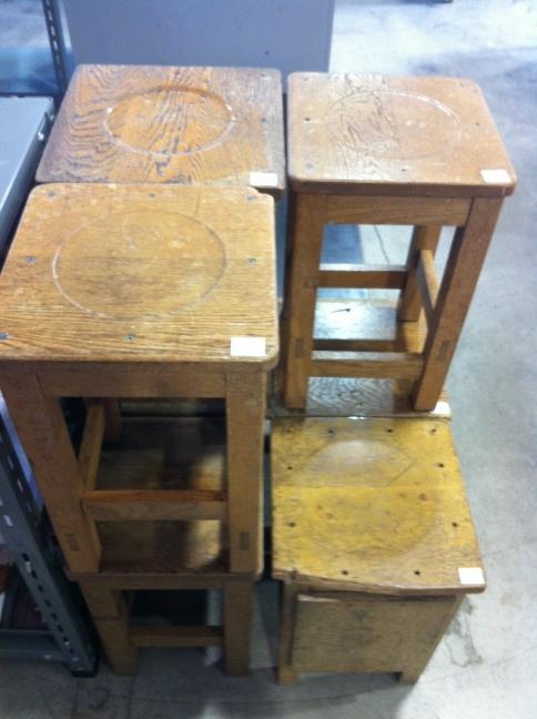 D D Shizuoka 図工室 理科室の椅子たちも入荷 Http T Co A6bgbuy3