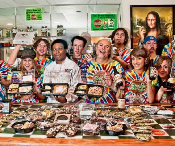 soeproza's tweet image. De huispizza in Ganja Gourmet, het eerste medische marihuanarestaurant van de VS, kost $59. #anecdata