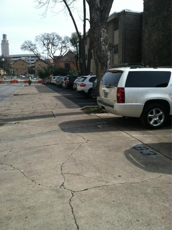 UTexasProblems's tweet image. Hardin girls&apos; cars are about as diverse as they are #UTexasProblems