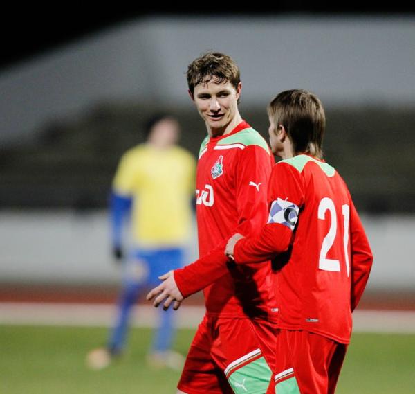 SuperPavsArmy's tweet photo. Aww a picture of Pav from last night when Lokomotiv played Lagos :') http://t.co/MaqAnn4b