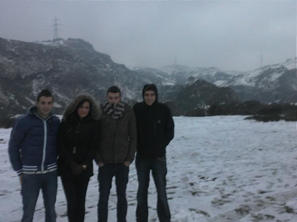 JonPereda's tweet photo. @AMakaia_ @Btobalina @jonangoros y yo n la arboleda :) http://t.co/XyfXD6hz