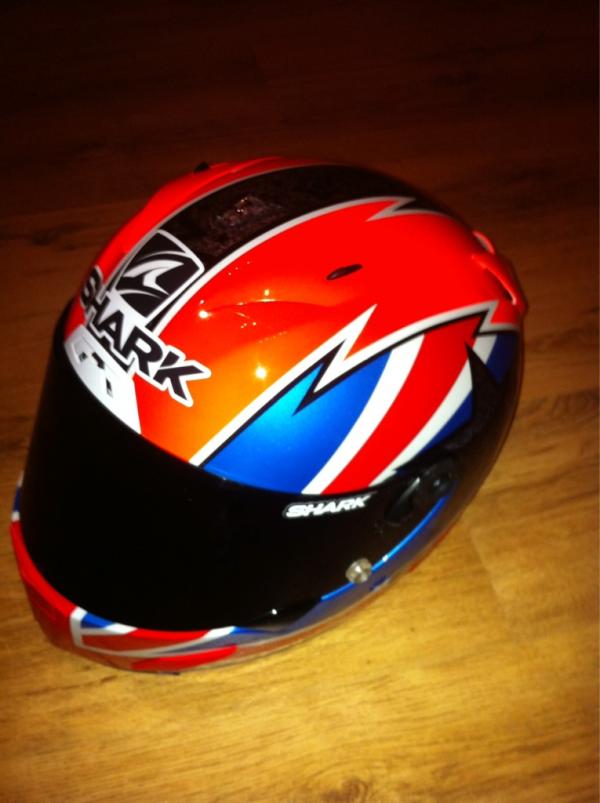 Racefacecustoms's tweet photo. Check out some of our latest work! @shark_helmets http://t.co/PQdtTsPD