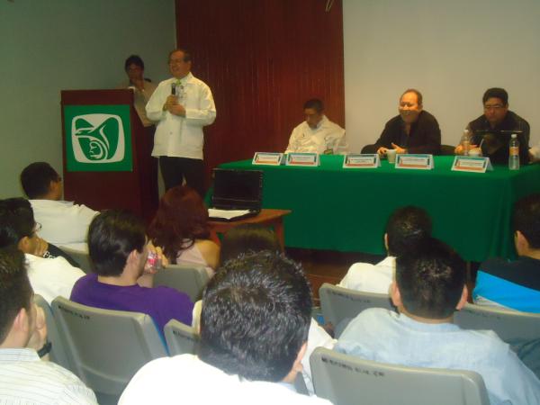 HGZ71IMSSVer's tweet photo. Dr.Victor O. Pérez delegado IMSSVERNORTE, en la selección de 70 nuevas plazas para médicos especialistas @IMSS_Ver http://t.co/GxpyCAvR