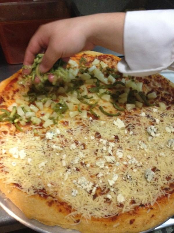 Pizzabrosa's tweet photo. Ana la Vegetariana! http://t.co/mVPHf0Si