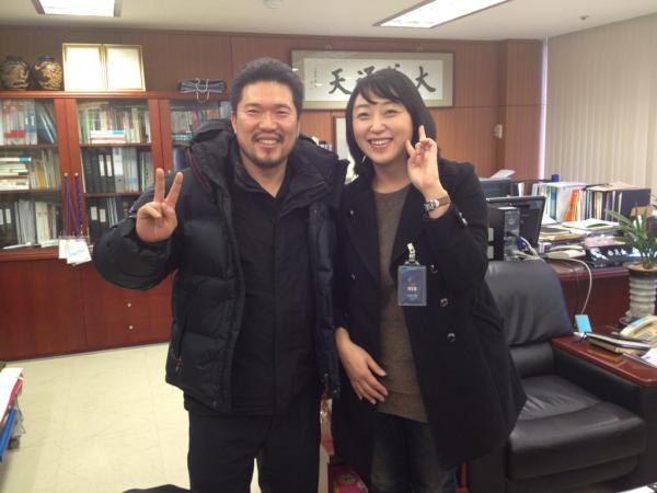 daeng24's tweet image. #청년유니온_ 기꺼이 그 힘차고도 아름다운 마음을 나눠주신 외환은행노조 @kebforever 께 감사의 마음을 전하며^^ 투쟁하시느라 점점 야인의 풍모가 되어가시는 외환은행 노조 위원장님과 함께.멋있으시죠?