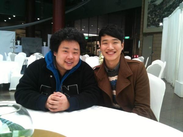 kbsjournal's tweet photo. 일요일 저녁을 책임지는 개그콘서트! 개콘의 매력덩어리 개그맨 5인방 '이상훈, 김기리, 김준현, 송병철, 송영길님' 을 만나고 왔어요. 깨알같이 재미진 인터뷰 KBS저널 3월호를 기대해주세요!! http://t.co/misCPiGh