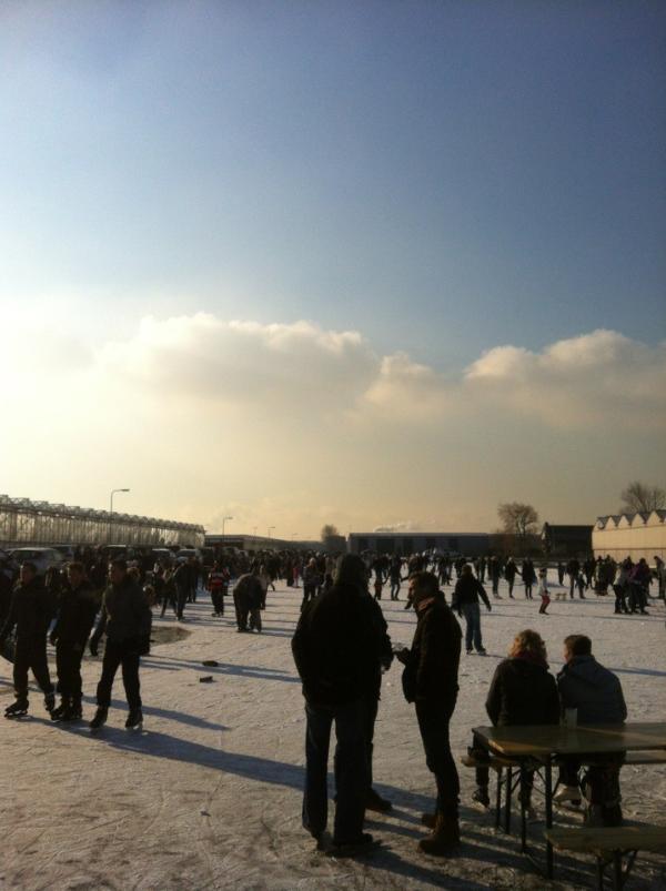 LoensBar's tweet photo. Morgen middag deel 2 van loens on ijs! @staalduinenmeer RT http://t.co/d2R4elgB