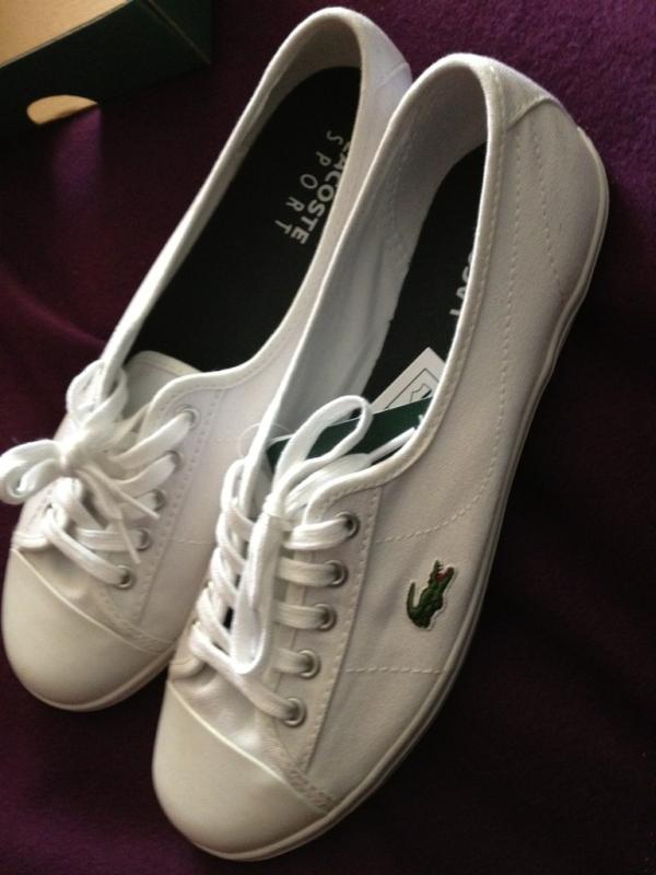 Lucy__Vixen's tweet photo. I want to wear my new shoes NOW #Lacoste #white #beautiful #goawaysnow #beingonsummer http://t.co/6CuM54Tr