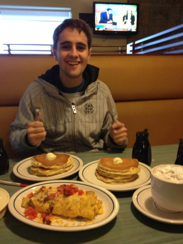 coco_hz's tweet photo. Everyday make it an ihop day @totiruiz http://t.co/1PNbIozr