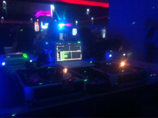 DJ_DIRTY's tweet image. Ready to burn dis placee 

#DJDIRTY #BABASTARS