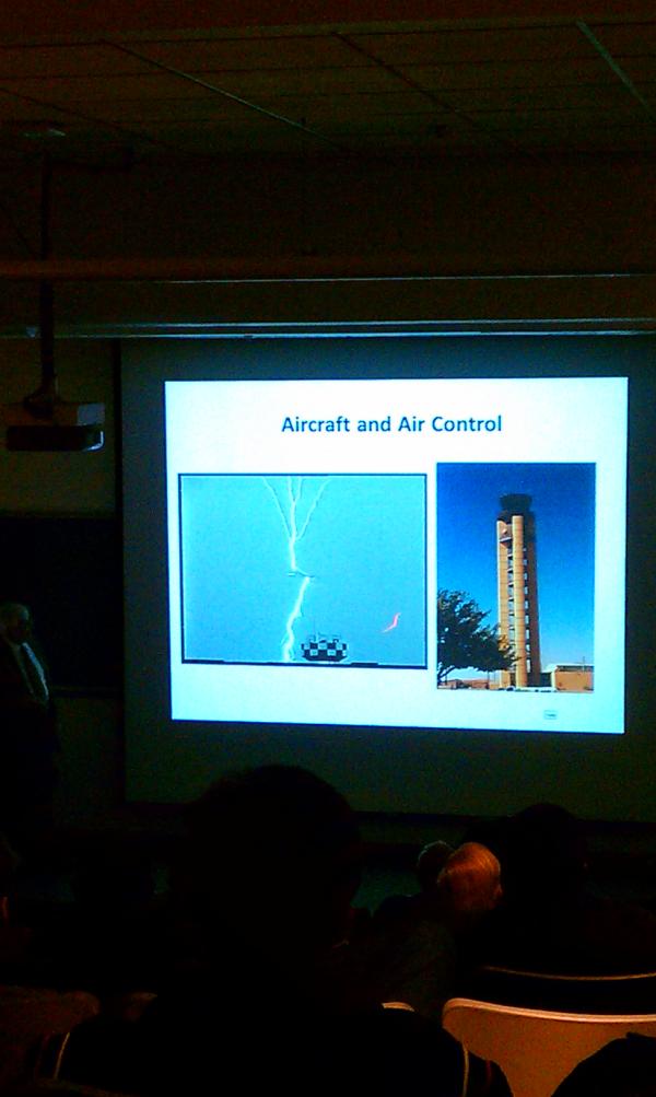 PGjLab308's tweet image. #pandatalks plane getting struck