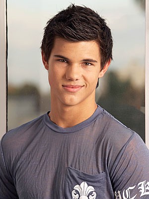 jenniferblue3's tweet photo. Happy birthday Taylor Lautner !❤❤
Feliz cumpleaños Taylor Lautner !❤ http://t.co/8GCDCc3T