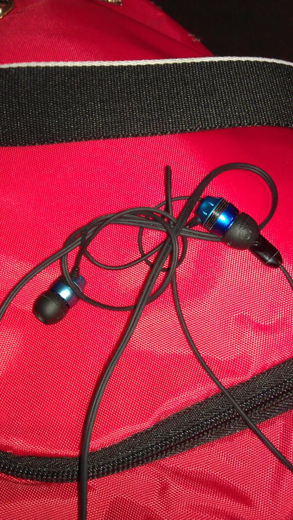 alabamajosh's tweet image. I will never understand how this happens every time #earbudproblems #gymproblems