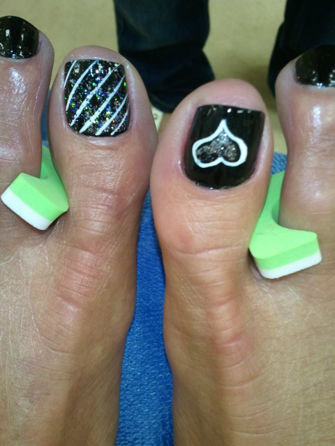 Eased the pain of moving with a COOL GOTH Vday pedi.... http://t.co/Kt5EbKIb