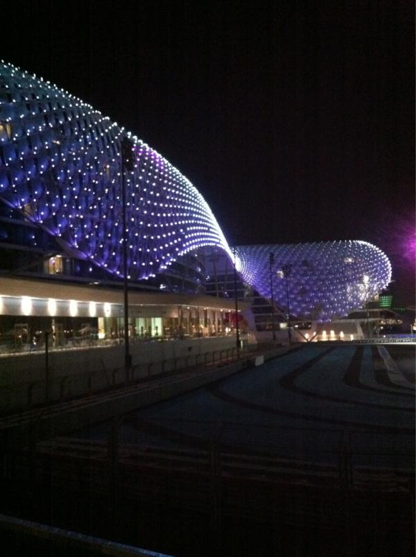 MashmoomBlog's tweet photo. Yas Hotel Abu Dhabi http://t.co/p8MQyt00