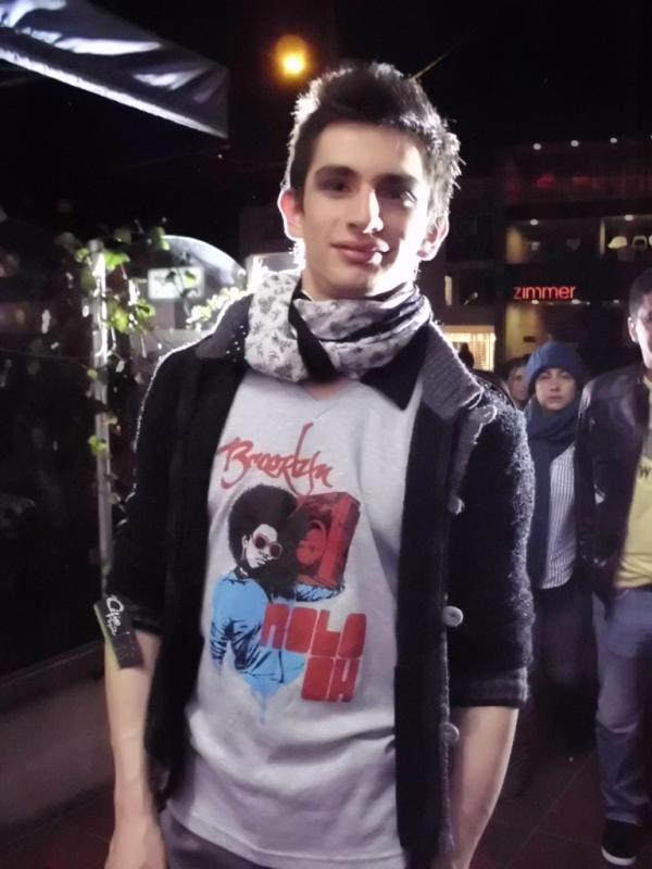 rolook's tweet photo. Tu look del fin de semana, va mejor con una camiseta Rolo-ok http://t.co/KazPnEVk