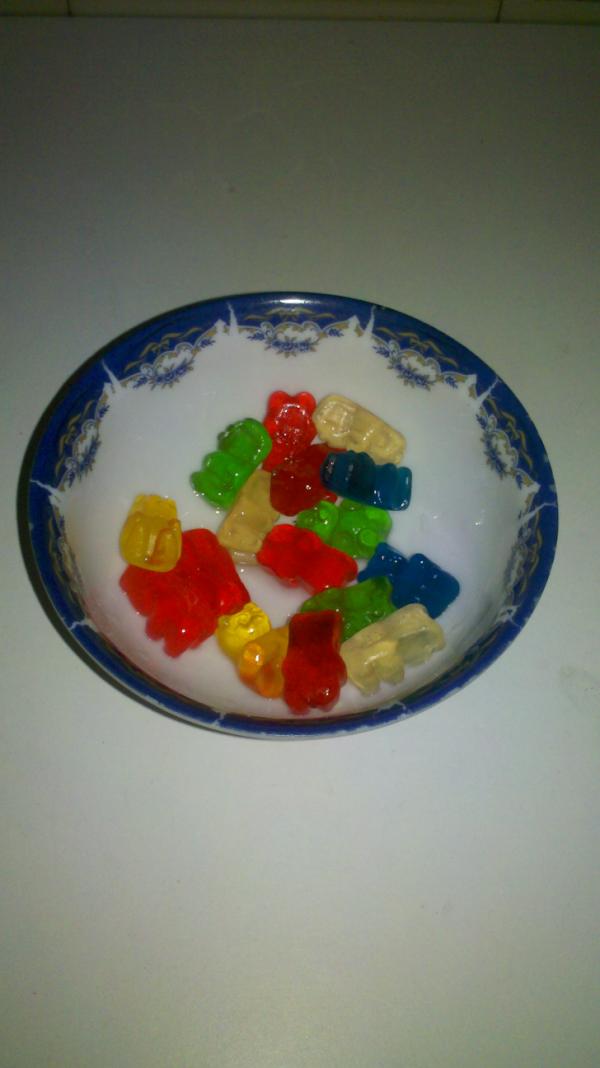 panterafr's tweet image. Gummy vodka bears  #fourthstep (after 1 hour in the fridge - I took off the extra vodka that the gummy didn't absorved)