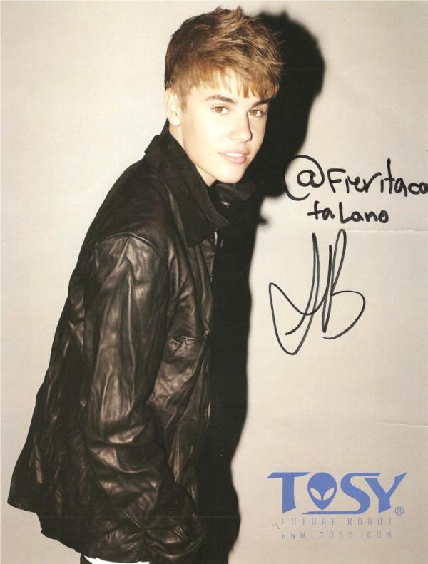 HConectados's tweet photo. Sorpresa! Tenemos la foto de Justin Bieber para que todos los puedan guardar en sus compus! http://t.co/QPSFU3FS