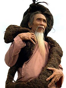 Doctors_Hair's tweet photo. 世界最長記録
79歳で亡くなられていますが、ﾍﾞﾄﾅﾑ人男性のTranVanHayさんが、約6.8ﾒｰﾄﾙの髪の毛を生やして、世界最長の髪を持つ人としてｷﾞﾈｽ認定されているのだとか！ http://t.co/uZ2HnRkU