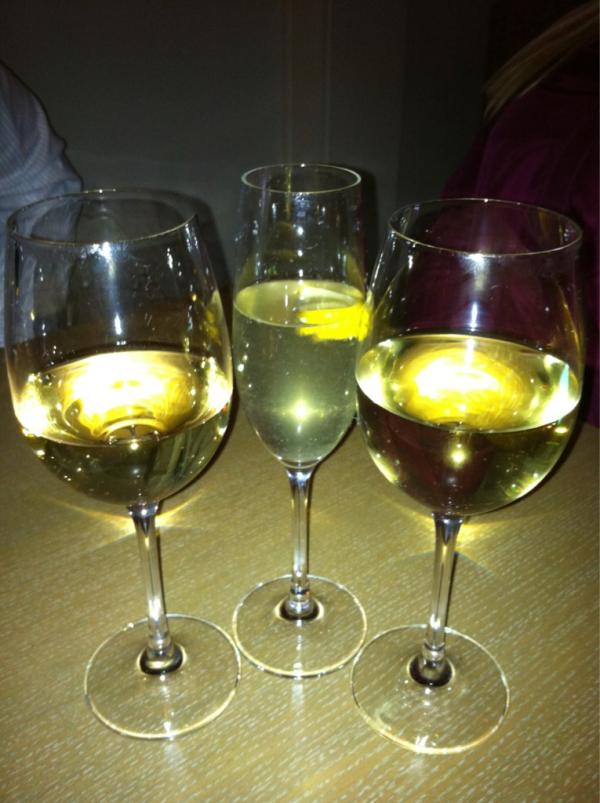 amutter4's tweet photo. @Buck4371 @melamenes @erinrs25 cheers!! Great night so far!!! http://t.co/FIChDRpi