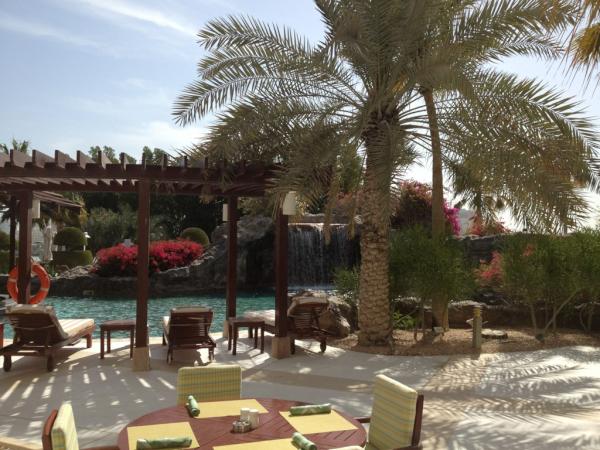 Sunday afternoon relax : Swimming pool at Ritz Carlton Doha !!! :) Magic !!