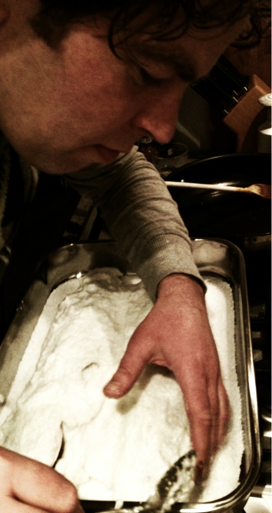 Vol verwachting klop ons hard! Eric <a href="/vishandeljva/">Vishandel Jan van As</a> wrijft de zoutkorst erop met #liefde #zinin