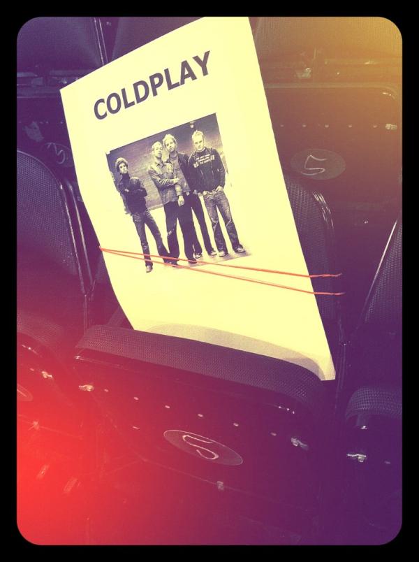 AriMahone's tweet photo. “@coldplay: Seating for the #grammy awards. As yet unconfirmed who will be sitting on who's knee. R42. http://t.co/5BScpZoV” hahahhahahah