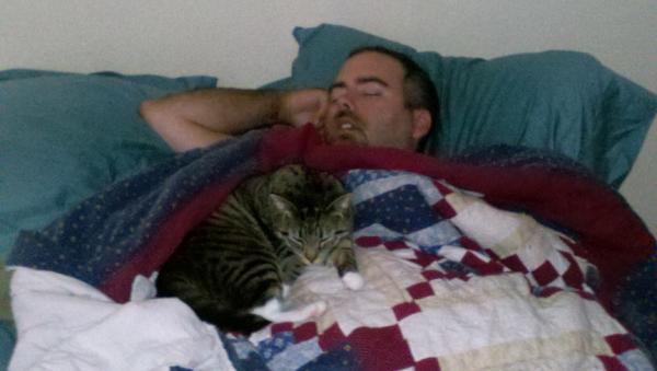 Manxi0602's tweet photo. Me and Boyfriend cuddling. http://t.co/XcG3gS1w