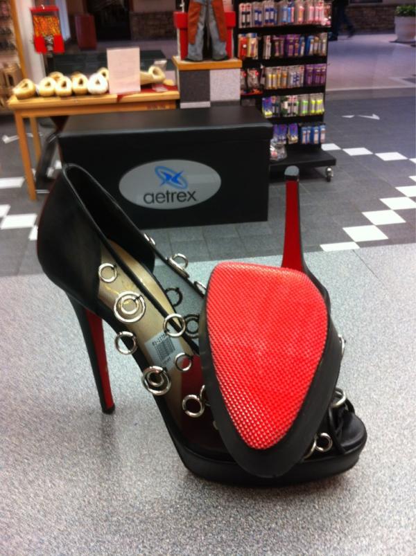 sandraverbrugge's tweet photo. Protect your Christian louboutin's ! @fastfeetshoerepair
www.facebook.com/fastfeetshoerepair http://t.co/M3XjrrQ4