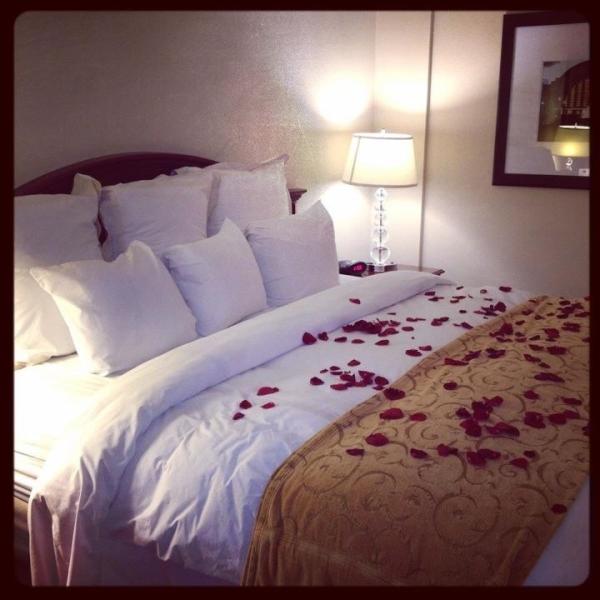 Dubrobinsonj's tweet photo. @Henslel3 you deserved it baby! Love you too! #Vday http://t.co/e21bGi6R