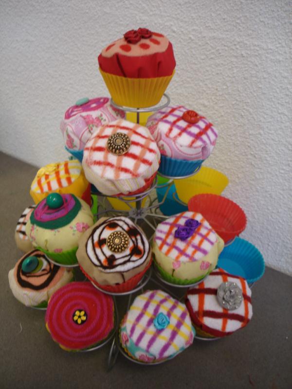 's tweet image. deze foto hebben jullie nog te goed. met de #punchmachine #cupcakes gemaakt. met veel plezier gemaakt