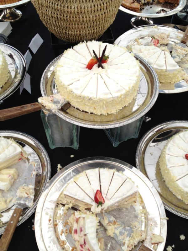 tbrenneman's tweet photo. Cake in the Partner Pavilion! #SWW12 http://t.co/mCtPrxRU