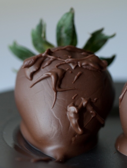 TheDonutMan's tweet photo. Can you believe that these choc strawberries are only $1.40? http://t.co/ntv0gjFs