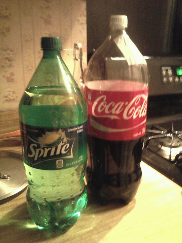 laura_camilaaaa's tweet image. This is why i get fat #HispanicKidProblems