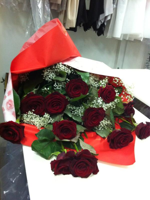 saragabriele24's tweet photo. Rose anonime per me... Chi sarà?!? http://t.co/qiLdk18E