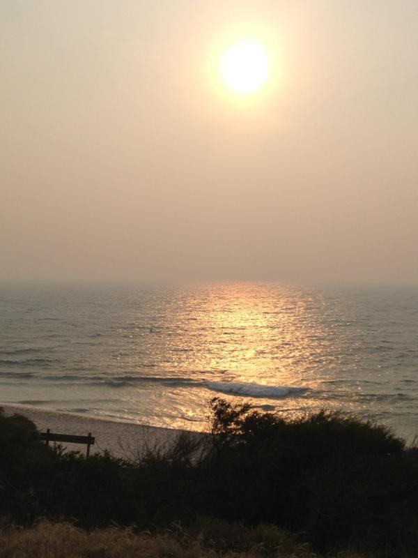LittleBirdie81's tweet photo. Man it's crazy hazy here at #Cottesloe #perth  @tweetperth http://t.co/64GReMtr