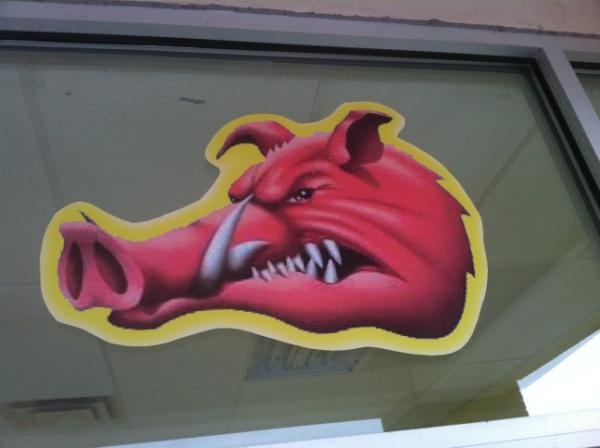 infraphilip's tweet image. Not only scary pig, but pixelated too...  #graphicshelp!  / cc @myrPaul @Sturg