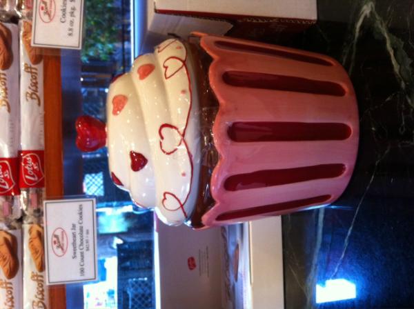BiscoffPIER39's tweet photo. Happy Valentine's Day! Check out this cool cupcake Biscoff jar available now at our store - the perfect Vday gift. http://t.co/S9In1juW