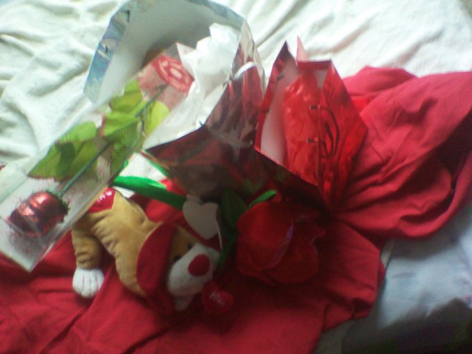 So I get home &amp; find this on my bed , http://t.co/dfmqlD53<a href="/tag/oomf"class="tags"><span>#oomf</span></a>