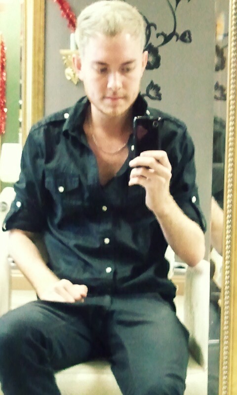 JeremyxNichols's tweet photo. Went platinum blonde! Happy VDay to me :-) #AVEDA #BlondesHaveMoreFun #FeelTheBurn http://t.co/GSZi19M1