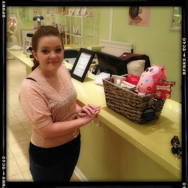 StevenMullins's tweet photo. Stopped by the mall to wish our daughter a happy Valentine's Day #ILoveMyKids http://t.co/ZR9GVHB5