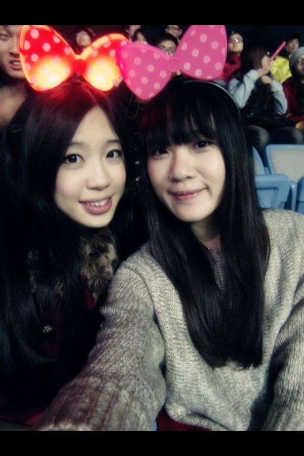 Eileen620's tweet photo. The first time to use twitter！！haha，guess where were we??Avril black star tour in guangzhou！！！ http://t.co/ozOyZ3mM