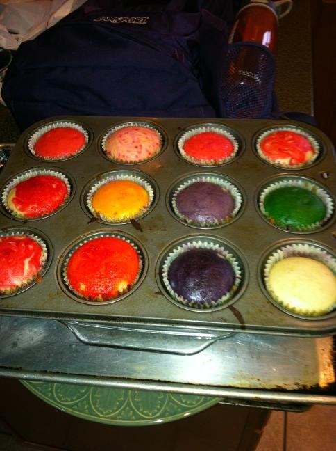 Sam_McLean9's tweet image. Baking cupcakes #colorfulfun